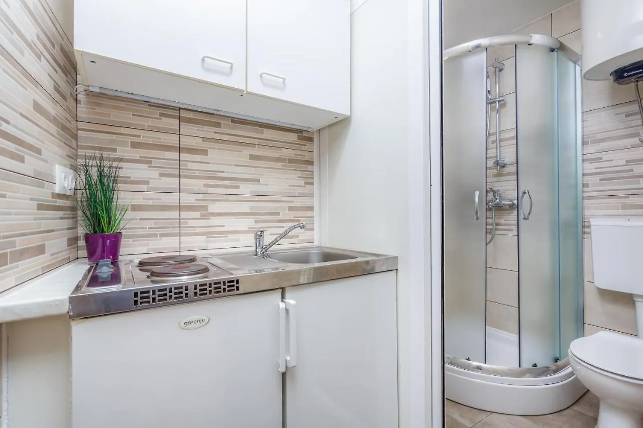 Apartment Mirela Krk Town 0*,