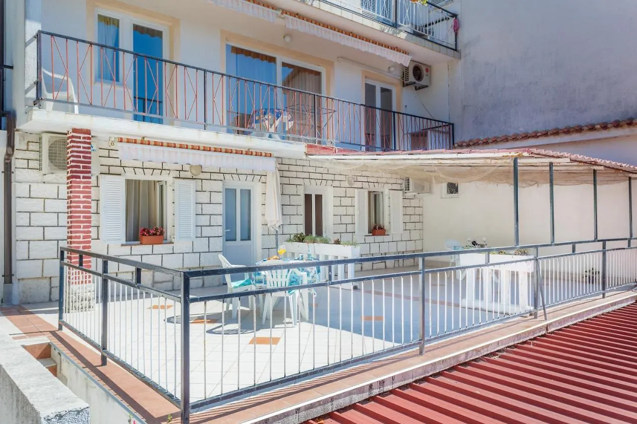 Apartment Mirela Krk Town 0*,