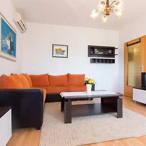 Andrea V Apartment